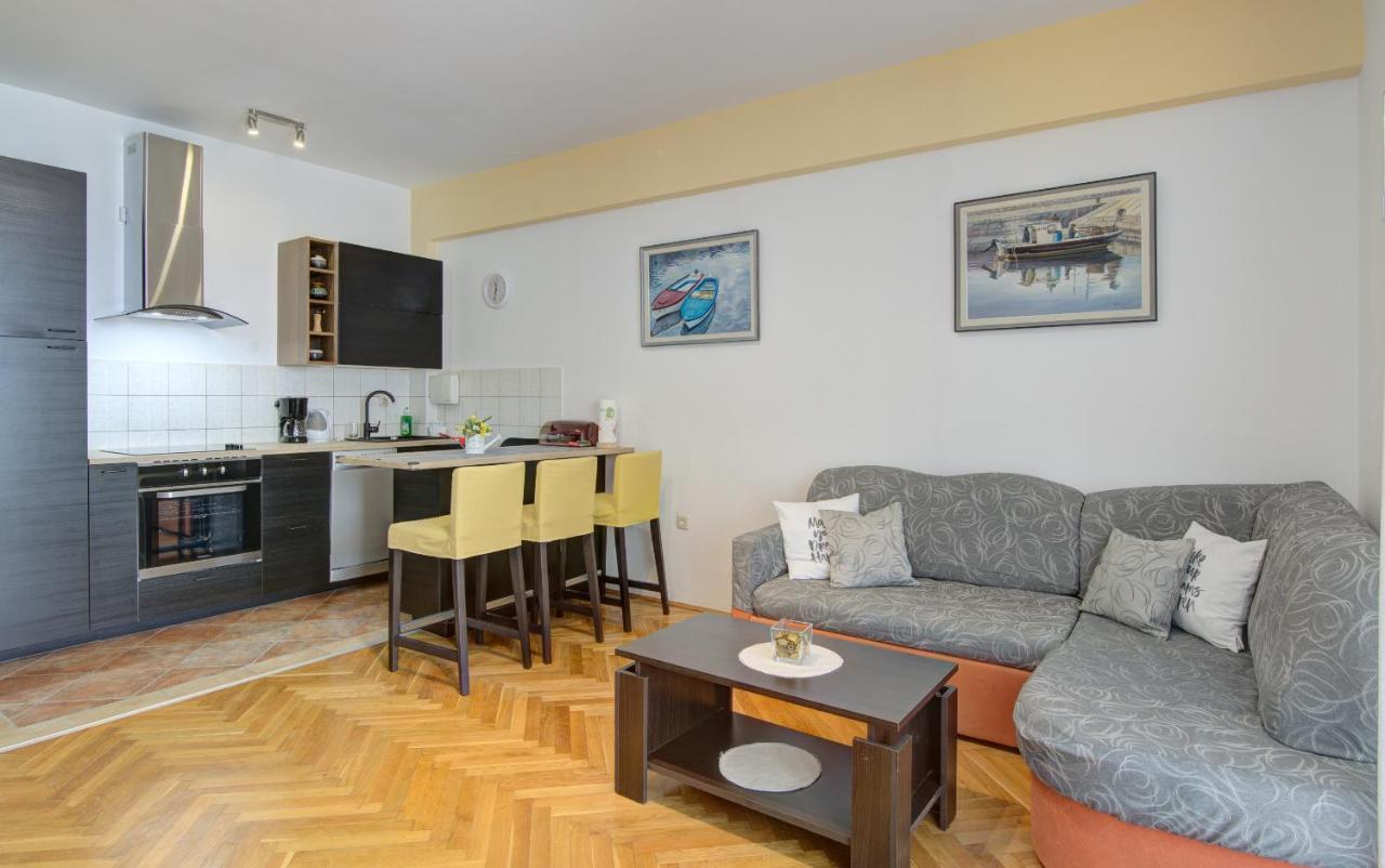 Apartment Riva Сен Екстериор снимка